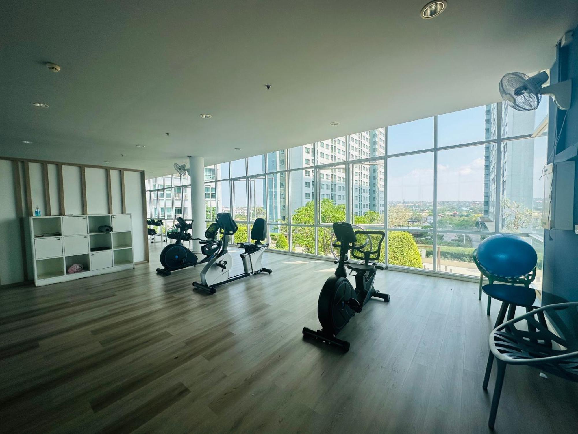 Seaview Beach Room Lumpini-Pool And Gym Face To Ocean Джомтьен Экстерьер фото