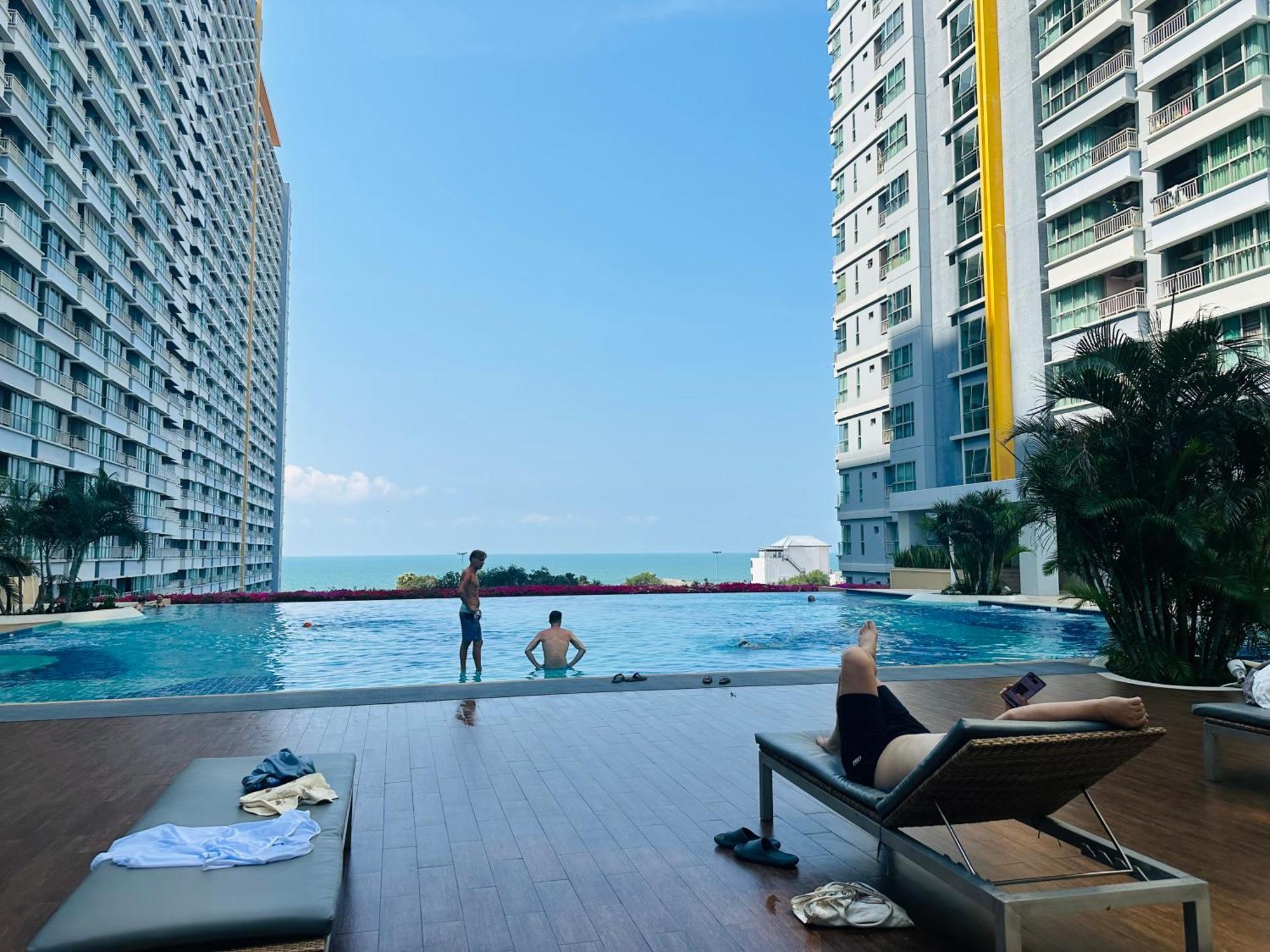 Seaview Beach Room Lumpini-Pool And Gym Face To Ocean Джомтьен Экстерьер фото