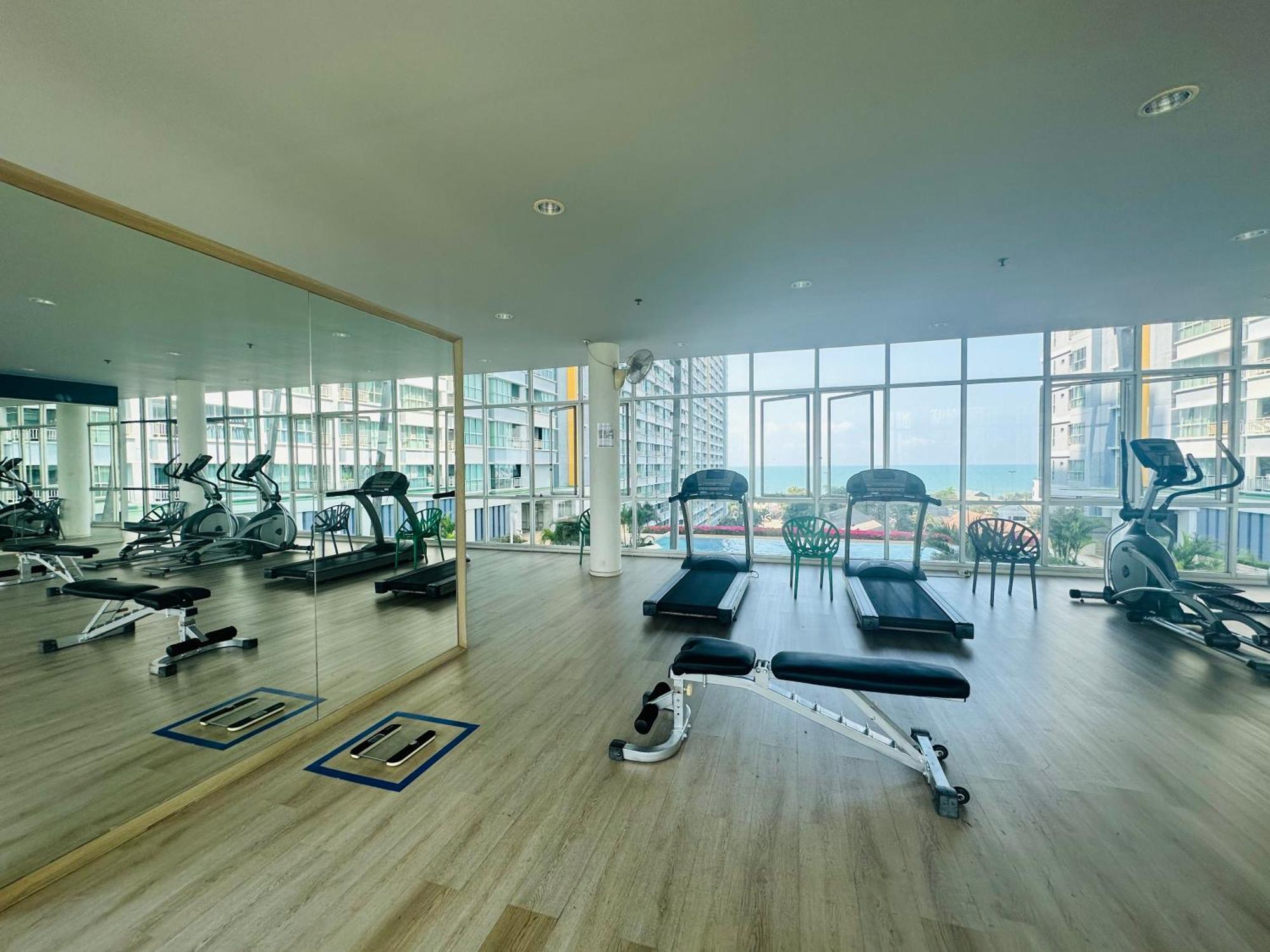 Seaview Beach Room Lumpini-Pool And Gym Face To Ocean Джомтьен Экстерьер фото